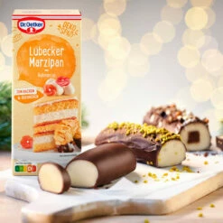 Dr. Oetker Lübecker Marzipan Rohmasse 13 Dr. Oetker Lübecker Marzipan Rohmasse -Backen Verkaufsgeschäft 1 01 555000 Luebecker Marzipanrohmasse Marzipanbrot 1500x1500 jpg 1280x1280