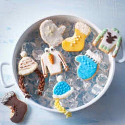 Dr. Oetker Gefüllte Keksdose "Winter Outfit" -Backen Verkaufsgeschäft 131940 131812 Kinder Kokoskekse zoepfe GH 619 1000x1000 1280x1280