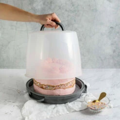 Dr. Oetker Kuchen-Transportbox, Extra Hoch -Backen Verkaufsgeschäft 132216 extra hohe Transportbox MOOD 1500x1500 1 1280x1280