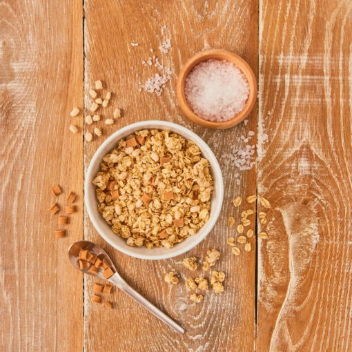 Dr. Oetker Vitalis Müsli Des Jahres Salted Caramel Style -Backen Verkaufsgeschäft A 101632000 MdJ SaltedCaramelStyle 1500x1500 2 1280x1280