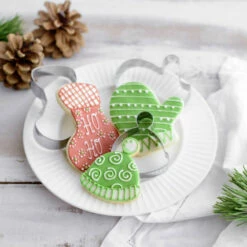 Dr. Oetker Gefüllte Keksdose "Winter Outfit" -Backen Verkaufsgeschäft Ausstecher Winter Outfit 3 tlg 3 1280x1280