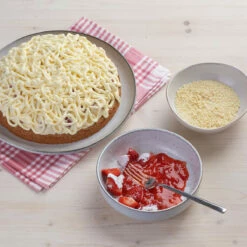Dr. Oetker Erdbeer Zeit Spaghetti Kuchen -Backen Verkaufsgeschäft H 1 01 932700 Erdbeerzeit Spaghetti Kuchen 1200x1200 3 1280x1280